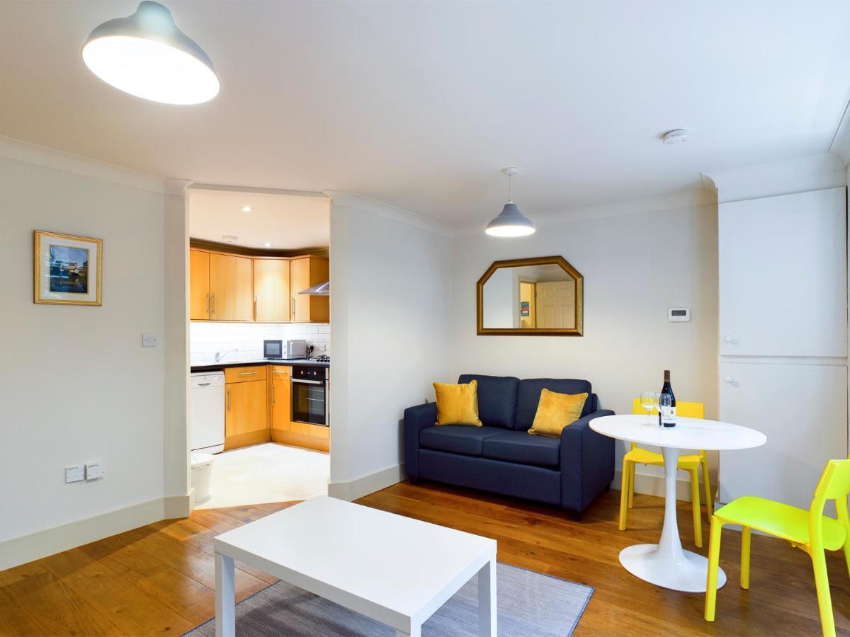 Redhill Town Centre Apartment By Livingo Экстерьер фото