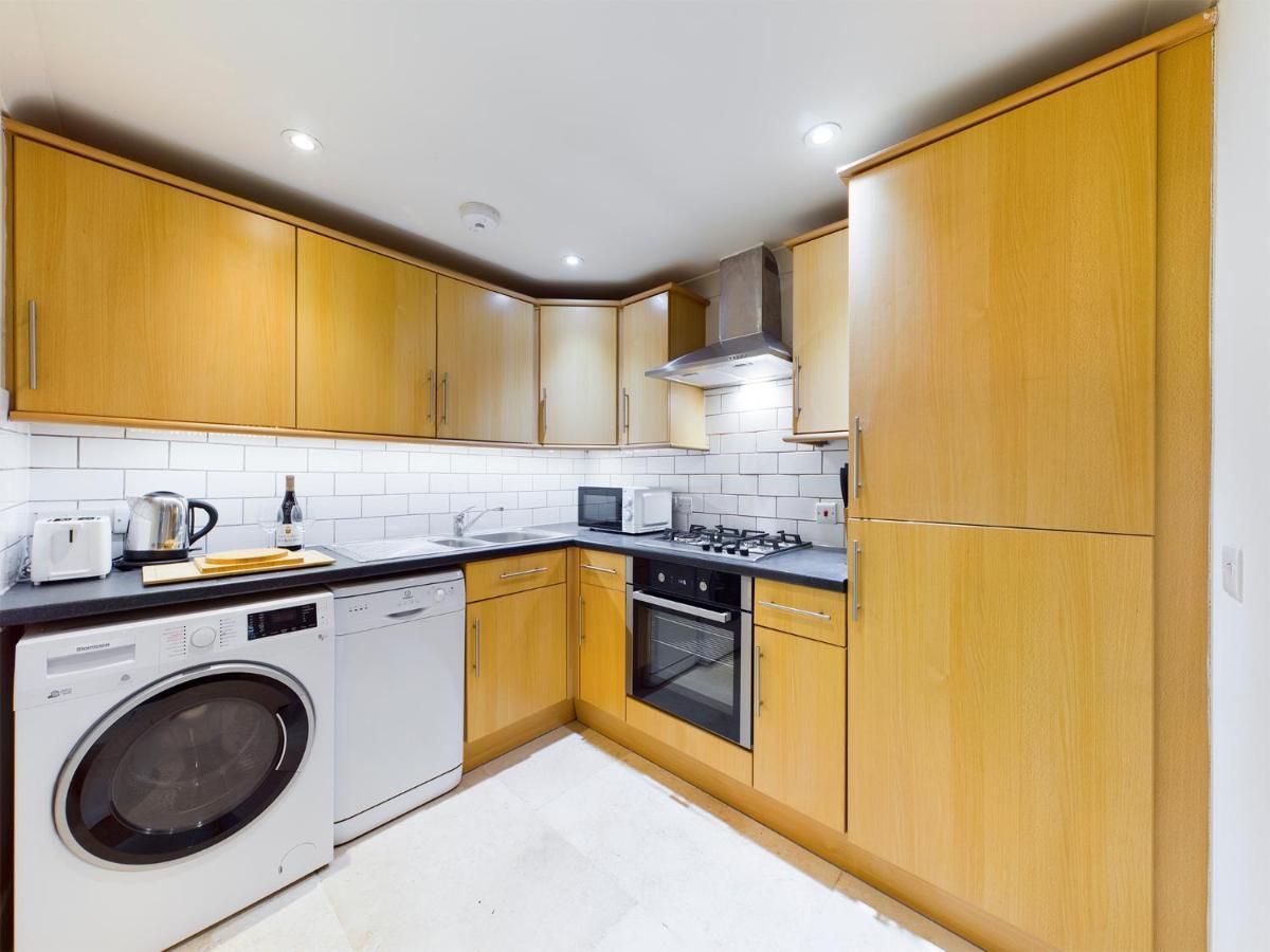 Redhill Town Centre Apartment By Livingo Экстерьер фото