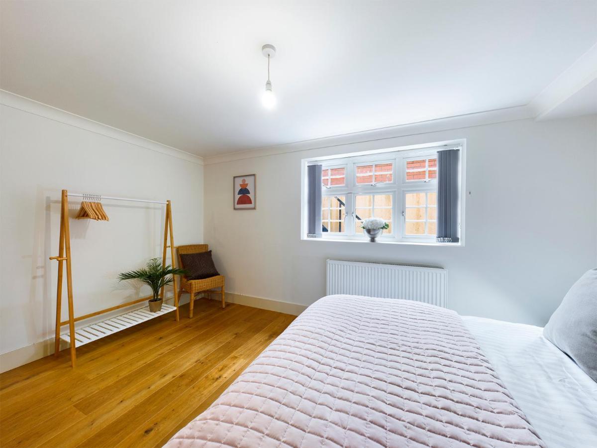 Redhill Town Centre Apartment By Livingo Экстерьер фото