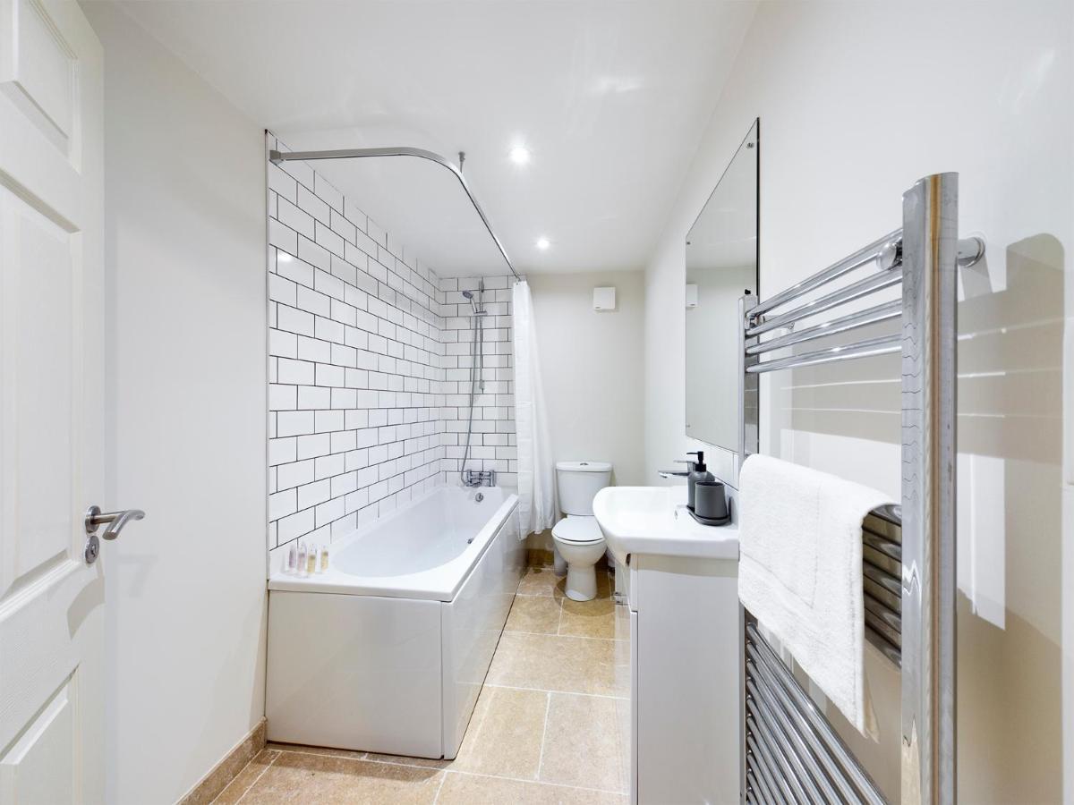 Redhill Town Centre Apartment By Livingo Экстерьер фото