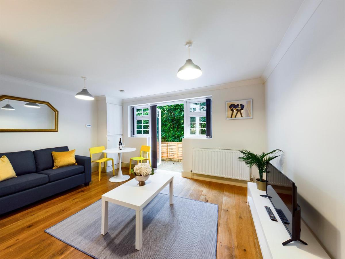 Redhill Town Centre Apartment By Livingo Экстерьер фото